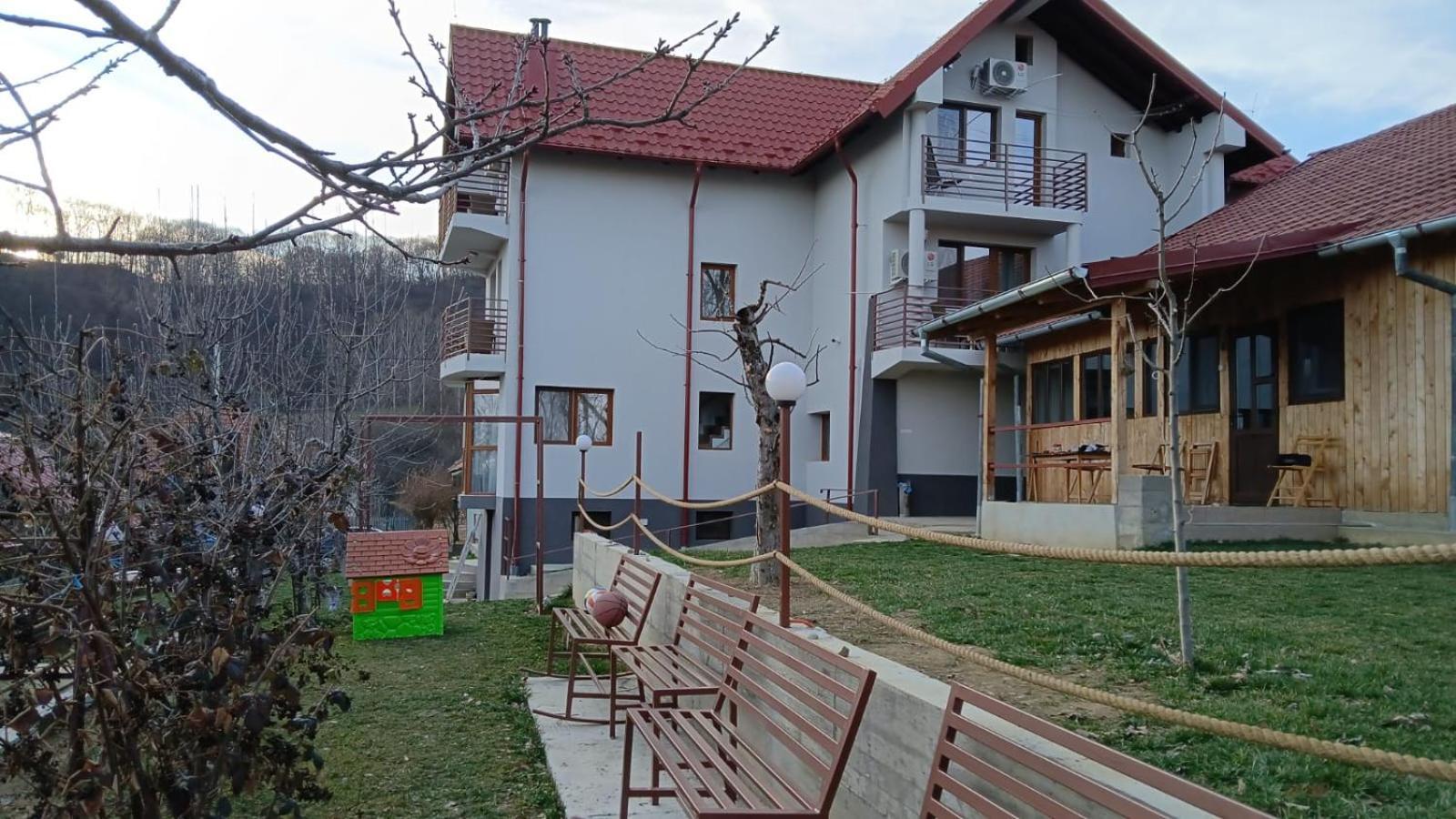 Perla Argesului, Ciubar, Piscina, Lift, Gratar, Cabana, Pensiuni, Hotel Cazare Transfagarasan Curtea De Arges Albestii de Arges Εξωτερικό φωτογραφία